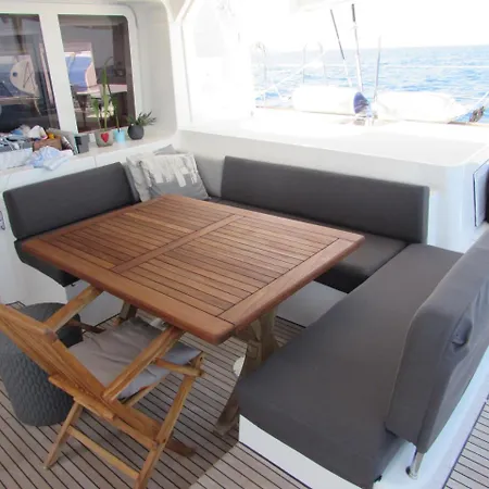 Πλωτό κατάλυμα Catamaran Turkey By Louis Αλικαρνασσός